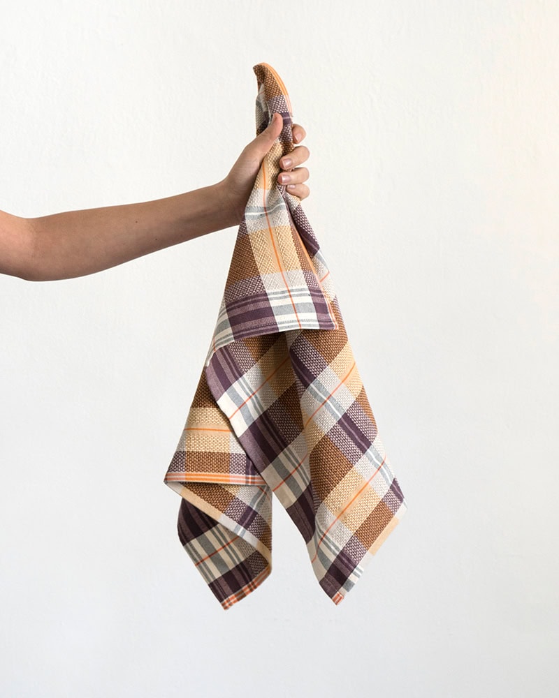 The Mungo Vadoek in the Nutmeg colourway. Woven from 100% cotton at the Mungo mill in South Africa.