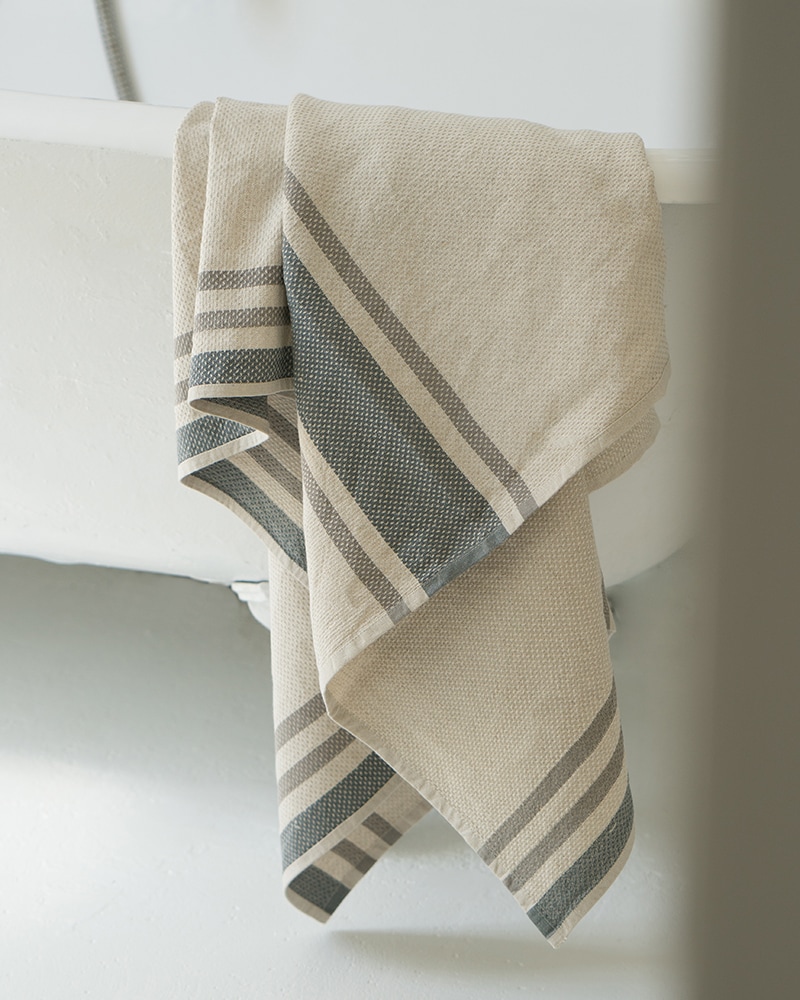 Mungo Huck Towel. A quick-drying, compact organic cotton and linen towel. Designed, woven, made in South Africa at the Mungo Mill