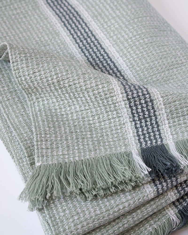 Mungo GOTS Summer Towels. Ultra soft, quick-drying, absorbent bath, pool or beach towels woven from 100% GOTS-certified organic cotton.