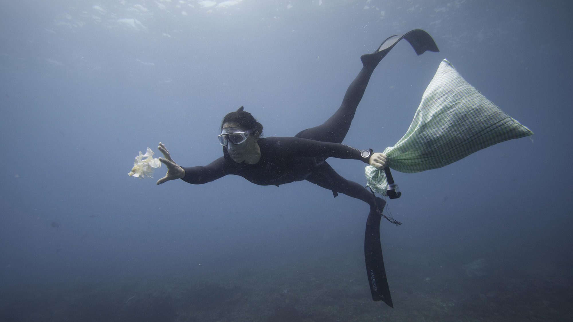 Hanli Prinsloo, ocean conservationist and free diver, diving and collecting plastic
