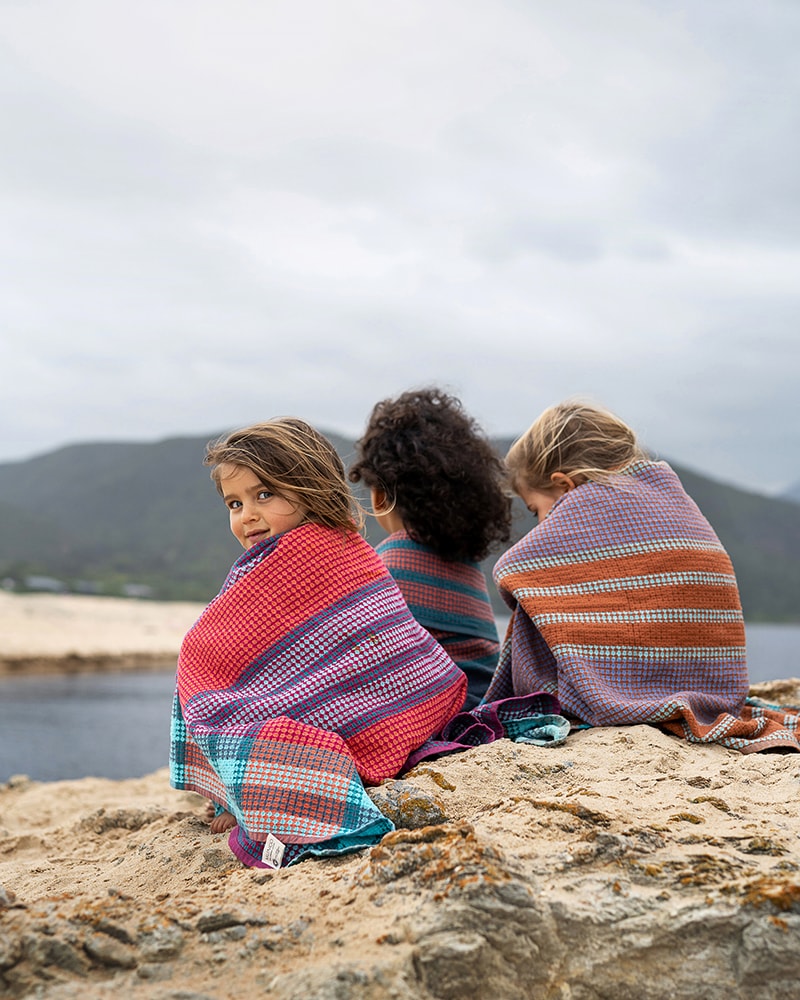 Kids on a beach with the Mungo organic Scout Towel