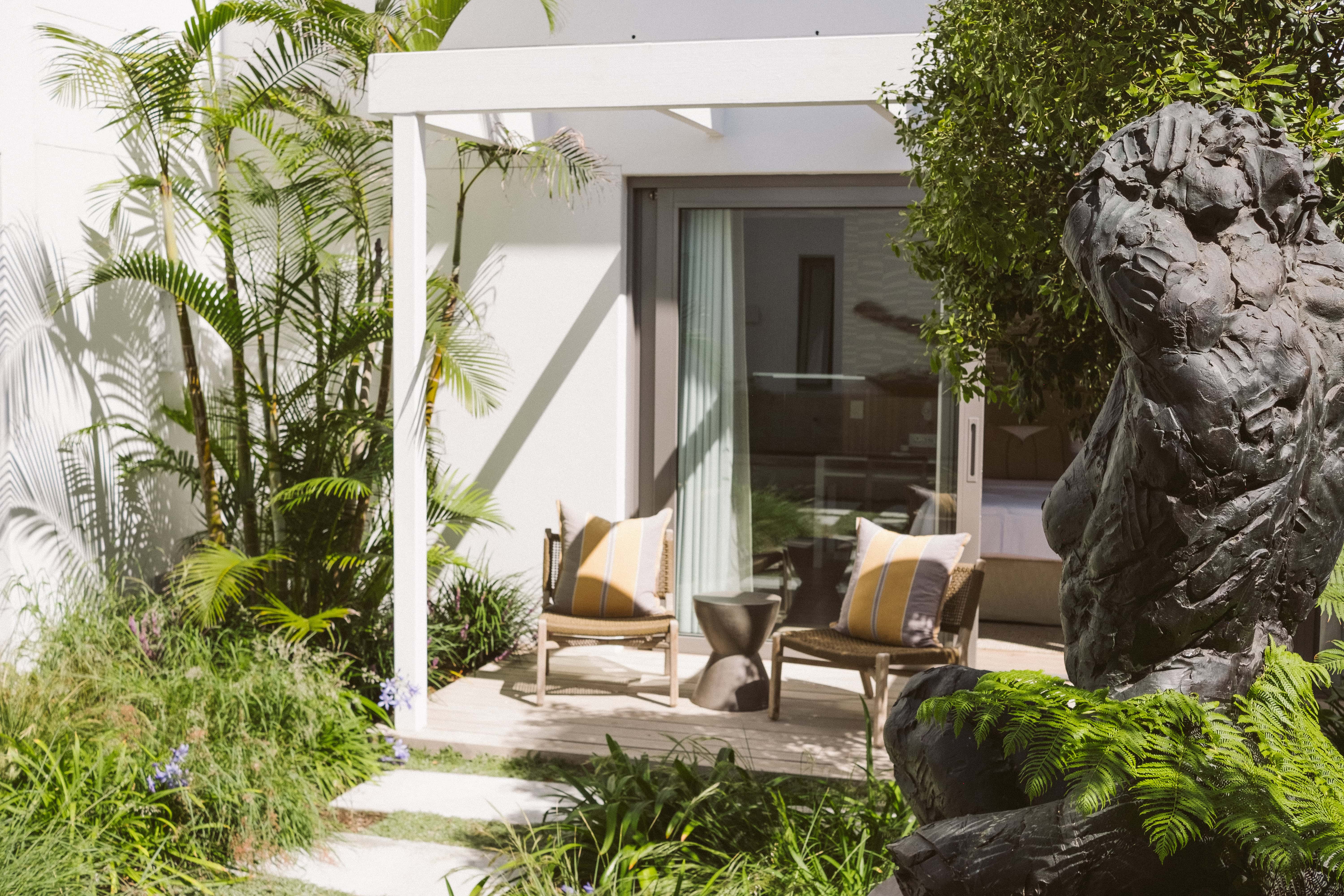 The Walkers Beach’s happy marriage between Feng Shuy and Maximalism featuring the Mungo Lisburn Linen covers and a Dylan Lewis Sculpture