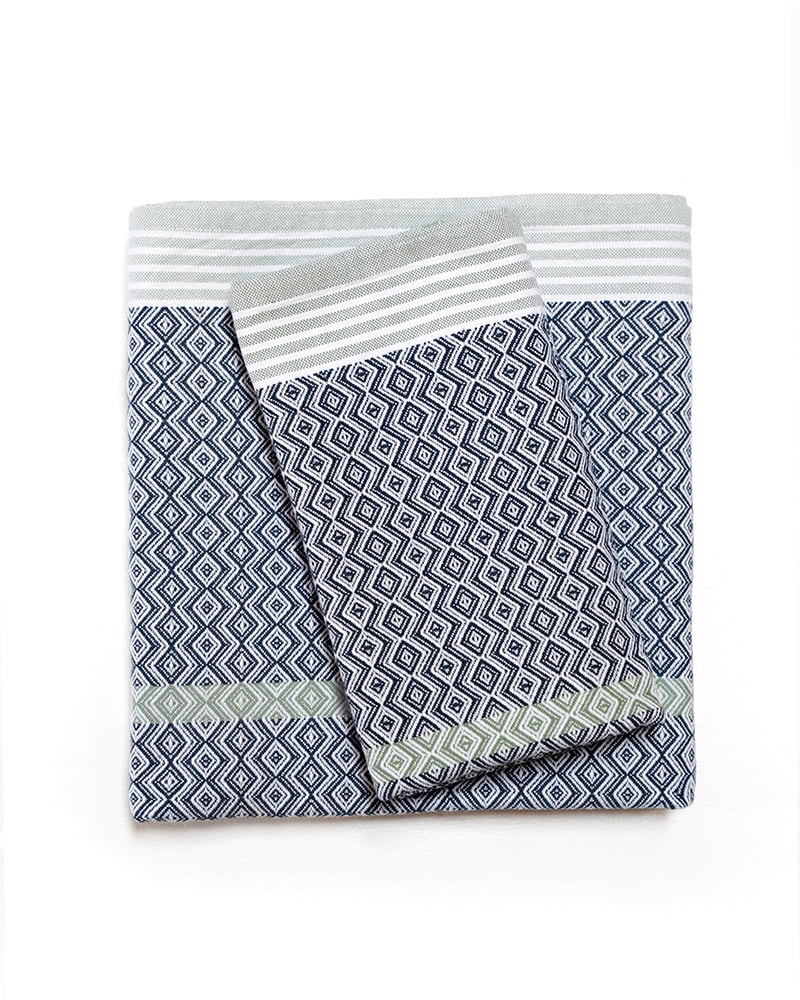 Mungo Itawuli in Atlantic Blue.