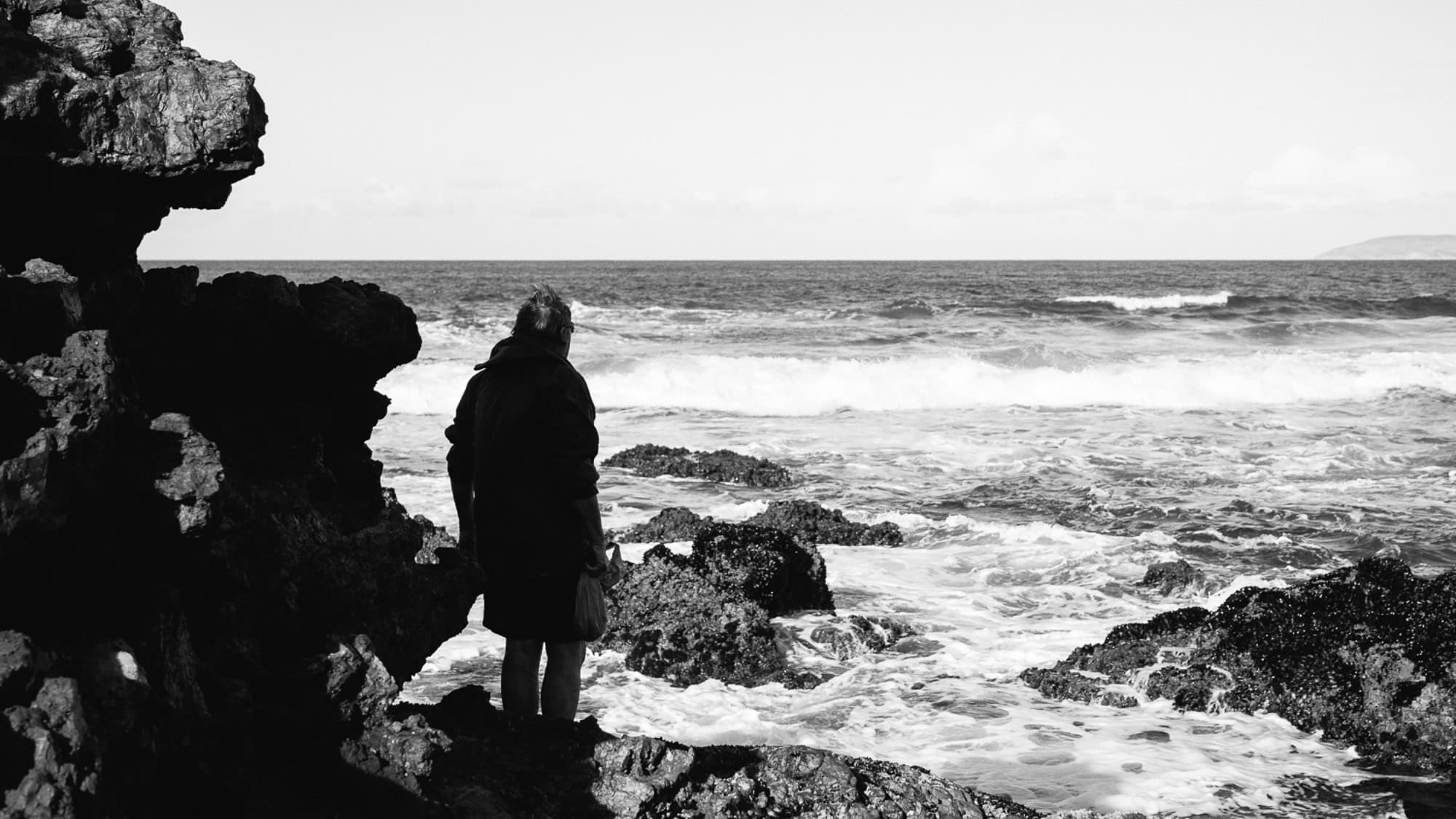 Stu standing on the Keurboomstrand rocks overlooking the ocean.